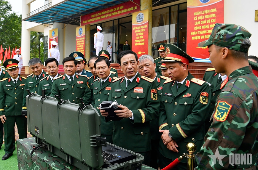 Trách nhiệm, phạm vi, cách thức giải quyết công việc của Bộ trưởng Bộ Quốc phòng